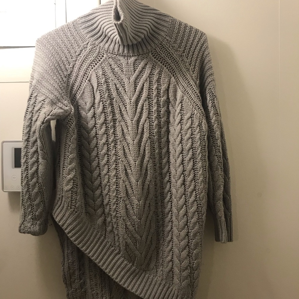 Super cute grey sweater